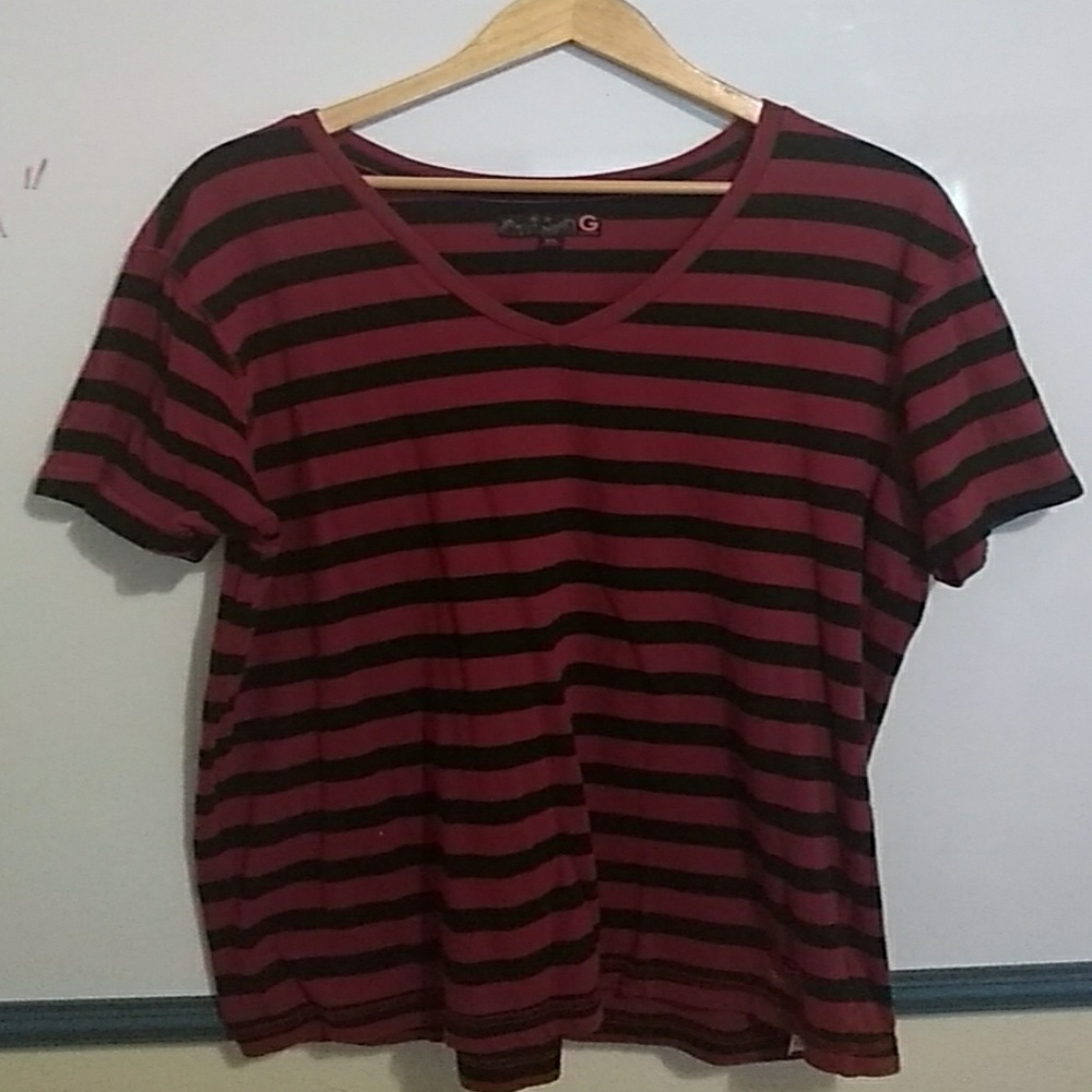 Red & Black - V-neck Guess Shirt